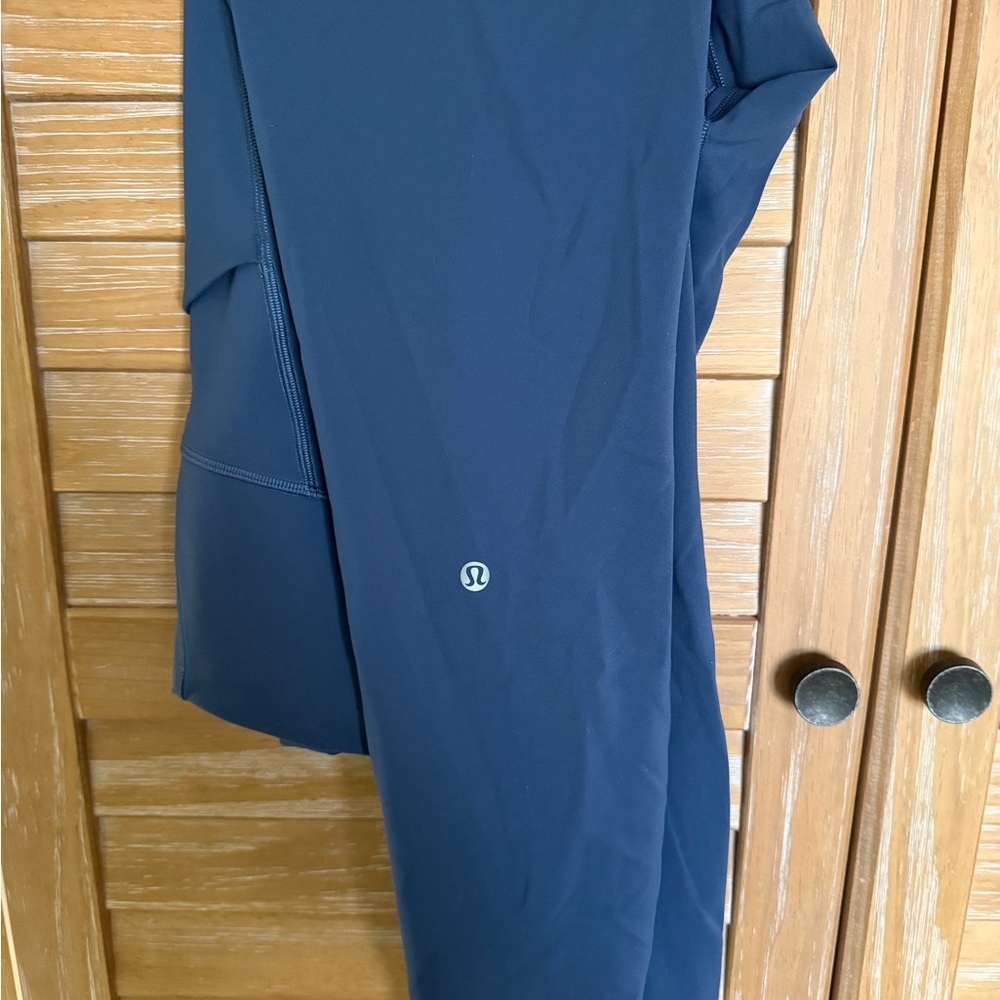 Lululemon  wunder train pocket leggings Blue color excellent condition size 12